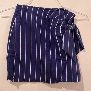 navy striped Habitual girl skirt size youth 7-8